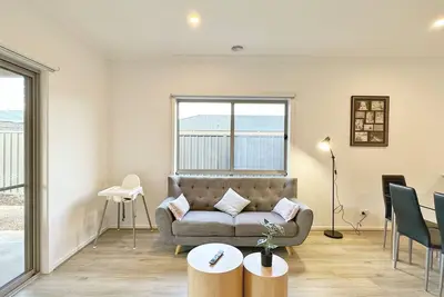 Image de Open Range Zoo/cozy Bed/free Netflix/android Tv/fitness/workplace