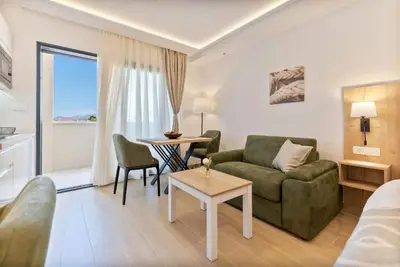 Garçonnière avec le balcon et la vue sur le mer Promajna, Makarska (As-20940-m)