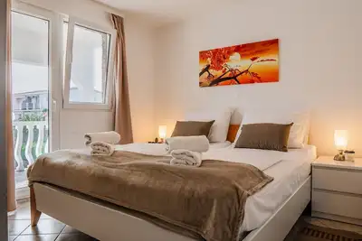 Image de Appartement de deux chambres avec la terrasse et la vue sur le mer Vir (A-21504-b)