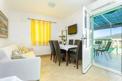 Appartement de deux chambres avec la terrasse et la vue sur le mer Marina, Trogir (A-20016-b)