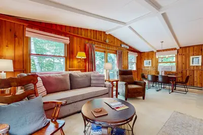 Image de Cozy abode with a deck, grill, wood stove, full kitchen, W\/D, and partial Ac