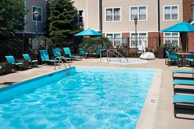 Image de Short Drive to Independence Grove Forest Preserve! Free Breakfast, Outdoor Pool