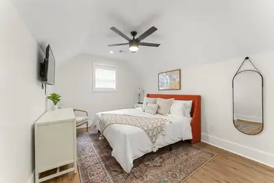 Image de Peaceful & Modern Historic Norcross Home