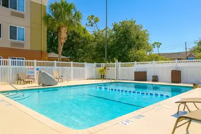 Image de Indulge in Home Like Comfort! Free Parking, Outdoor Pool, Near Freedom Lake Park