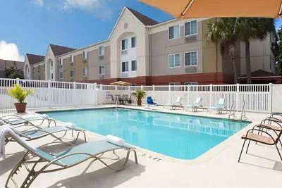 Image de Enjoy a Hassle-Free Stay! 2 Comfortable Units, Outdoor Pool, Free Parking