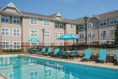 Image de 3 Relaxing Units! Short Drive to David Harrison Park, Pets are Allowed w/ Pool