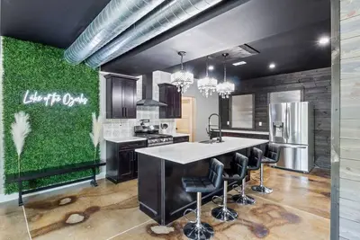 Image de The Cove-Game Room, Hot Tub, Fire Pit & More!