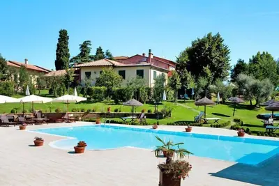 Image de Appartement à Vinci avec piscine et spa