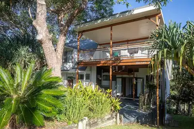 Image de 20 Yarrong Rd is a very large house split over three levels