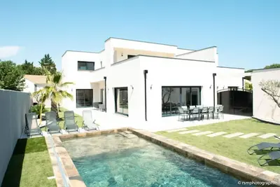 Image de Villa Grand Nicolas avec piscine privé, parking à 700m de la mer Méditerranée
