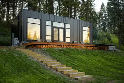 Image de Discover the Glacier Retreats Getaway cabin, a 2-bedroom tiny home in a peaceful, serene setting