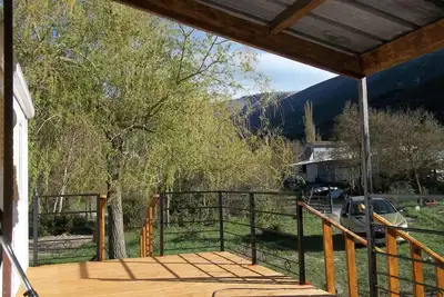 Image de Bungalow avec vue sur montagne, terrasse privée et jardin privé