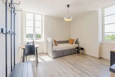 Image de Appartement dans un hôtel 'Chatus' avec Wi-Fi et climatisation