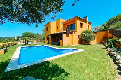 Villa 'Tres Olivos - Begur' avec vue sur les montagnes, Wi-Fi et climatisation