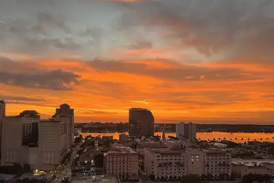 Image de Top Floor Penthouse in Luxury Building w/Great Views in Downtown West Palm Beach