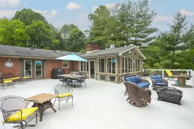 Image de Estate on the Lake with a View