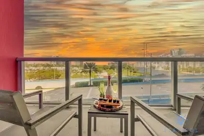 Image de Apartment w/ Balcony + Pool - Near Beach