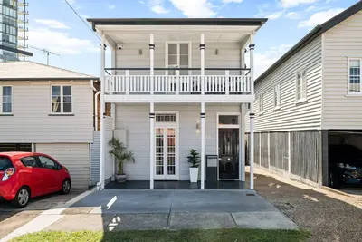 Image de Ultimate Location! Whole House, no Shared Spaces. Pets and Kids Warmly Welcome!