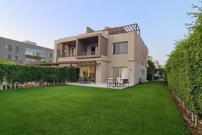 Image de Luxurious & Charming Villa