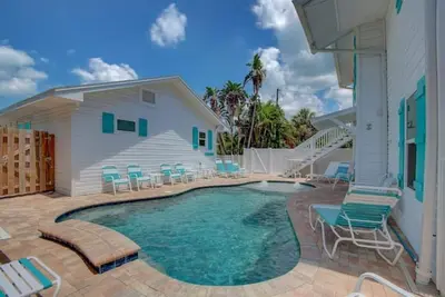 Image de Heated Pool- 2 Houses to Beach- Coastal Main House