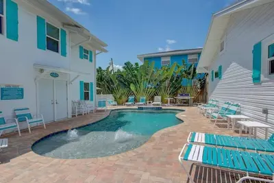 Image de Heated Pool- 2 Houses to Beach- Coastal Lower Unit