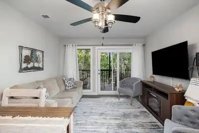 Image de 2 mi to Sdc/Outdoor Pool/Large Deck/Outdoor Trails