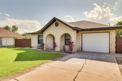 Image de Spacious Backyard: San Juan Home Near Border!