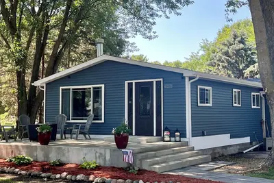 Image de Beautiful home on Clear Lake, just minutes from downtown and Surf District!