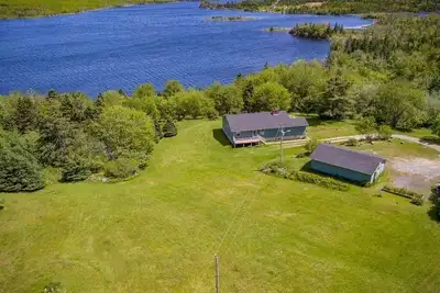Image de \nwaterfront 3 bedroom house in central location