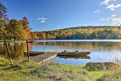 Image de Deck & Screened Porch: Pocono Lake Vacation Rental