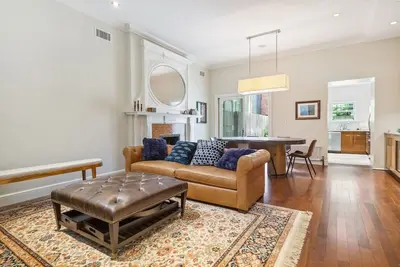 Image de Modern 2, 500 Sf Triplex on Uws Park Block with 3/4br & 3bth w/ Outdoor Space