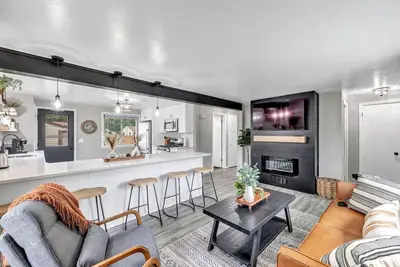 Image de Cozy Home Steps from Lambeau Field: Charming Retreat in the Heart of Green Bay