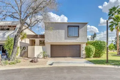 Image de Modern Townhouse in North Central Scottsdale!