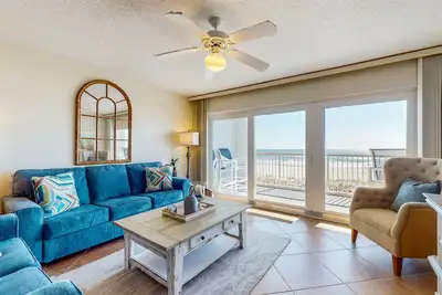 Image de Gulf-front condo with balcony, ocean view, W/D, pool, & fitness room