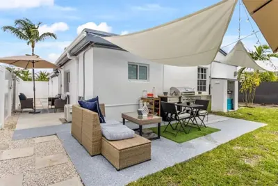 Image de \n5 Br Home for Family & Entertaining Close to Beach