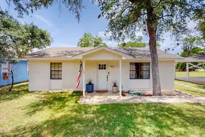 Image de Dog-friendly waterfront home with dock, grill, water views, patio, washer/dryer