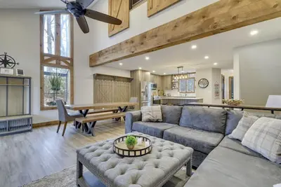 Image de Ski Side Escape-3 bedrooms, 2. 5 bath sleeps 10 located one mile from Camelback!