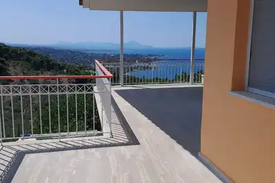 Stunning sea view apartment, five minutes to Amphiareion mountain ancient site