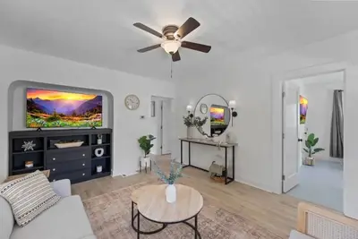Image de New Listing! Home In Downtown Sac