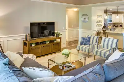 Image de Anderson Lakefront Vacation Rental w/ Dock