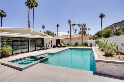 Image de 55 + Indian Wells Retreat: Private Pool & Spa!