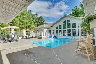 Image de Pool, Hot Tub & Pickleball Court: Lake Ozarks Home