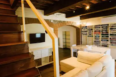 Image de 2 double bedrooms, one bathroom, one living room, kitchen, garden and car.