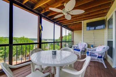 Image de Osage Beach Condo w/ Private Deck & Lake Views!