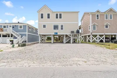 Image de \"Rejoyce\" is a classic 4 bedroom, 3. 5 bath oceanfront gem!