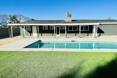 Image de Midcentury House in B Bar H Ranch w/ Pool