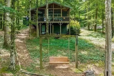 Waterfront oasis perfect for couples or fishermen.
