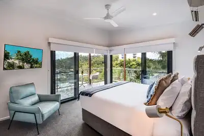Image de Newly renovated, with unrivalled views.