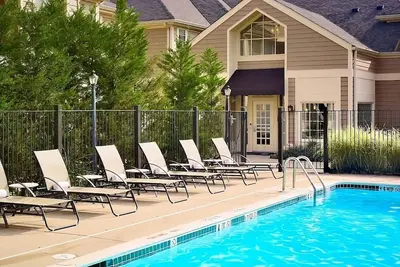 Image de Get Ready for Blissful Getaway! w\/ Pool, Pets are Allowed, Near Potts Park