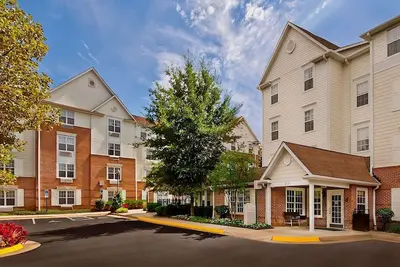 Image de Relaxing Getaway Awaits! Spacious 2br Suite with Full Kitchen, Pets Allowed!